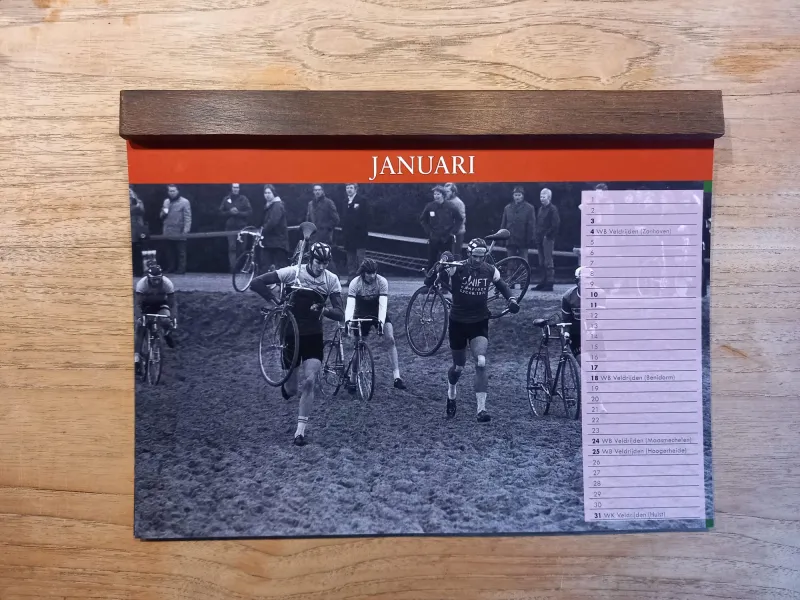 Wielerkalender, maand januari met vintage koersfoto