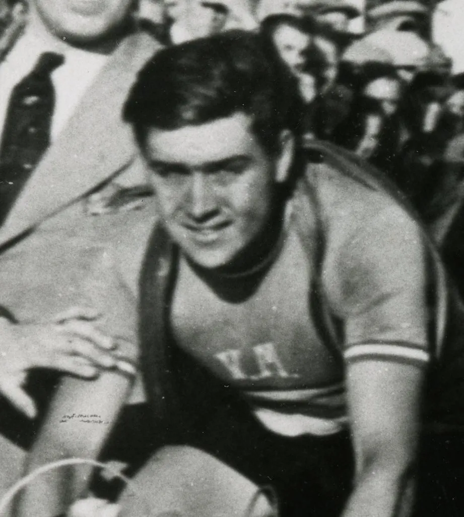 Raymond Impanis wint Dwars door België 1949 in Waregem, zwart-wit vintage wielerfoto