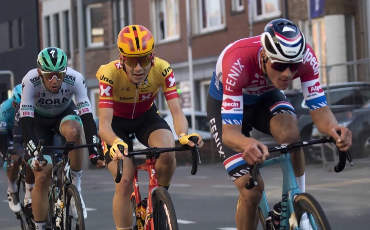 Mathieu van der Poel in actie tijdens Kuurne-Brussel-Kuurne 2021
